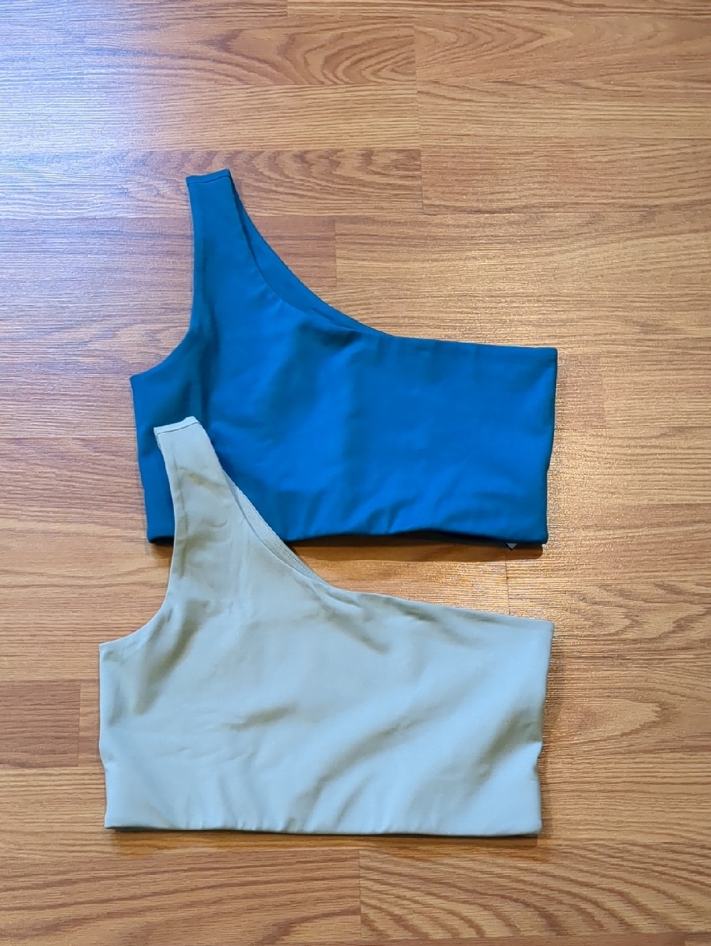 Girlfriend Collective Bianca One Shoulder Bra Bundle (Set of 2) – Size Medium